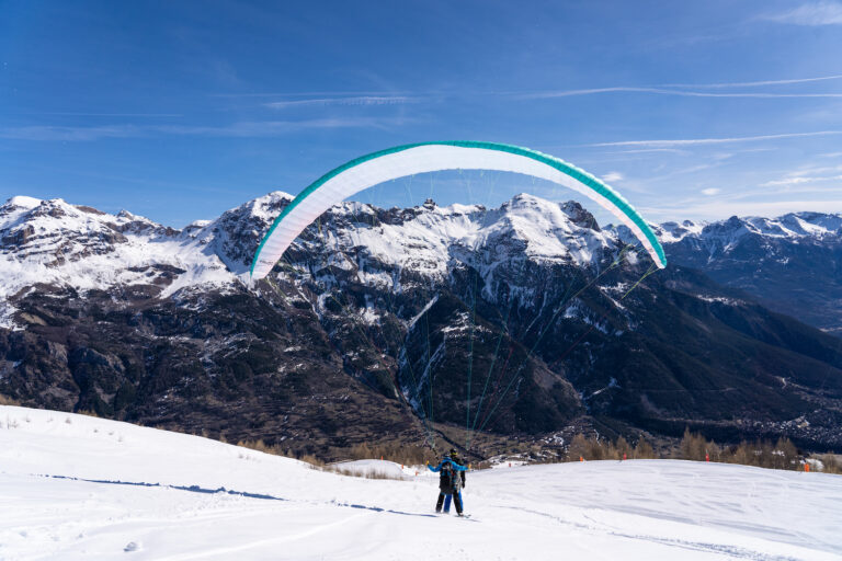 Vol en parapente biplace en hiver à Pelvoux Vallouise